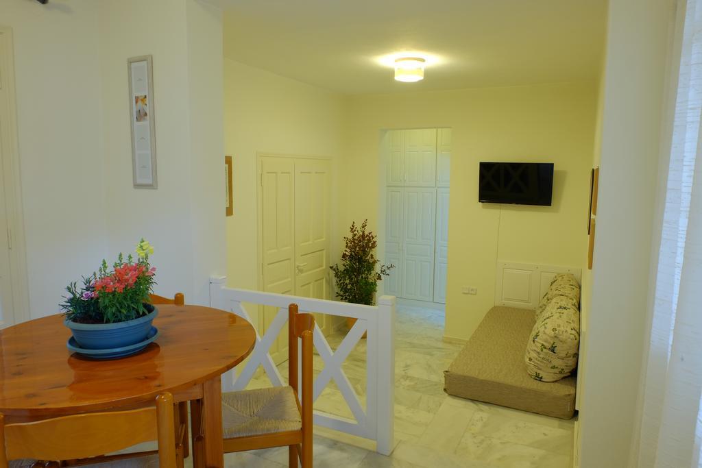 Dialinas Apartments Истро Номер фото