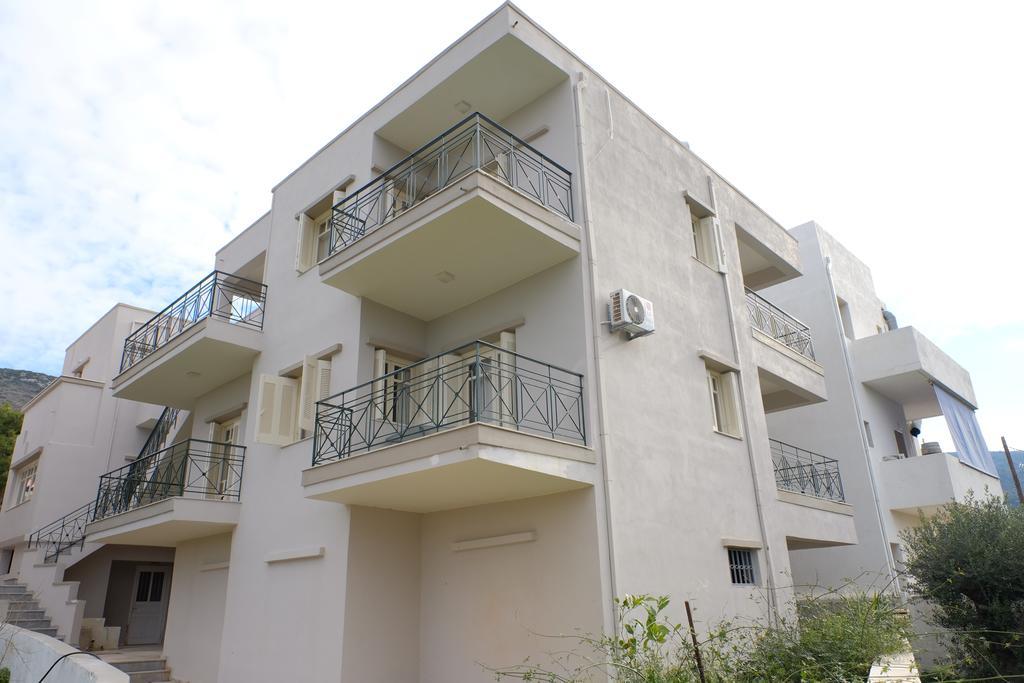 Dialinas Apartments Истро Экстерьер фото